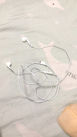 很好的耳机，只不过插上还要连蓝牙……