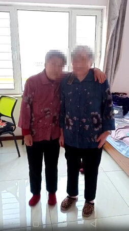 给妈妈和姨姨买的，她们很满意，谢谢店家推荐的号码，合身
