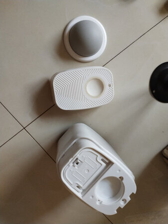 太不好了，啥呀，这也叫商品，欺骗顾客，新的会生锈，而且没有磁铁，后盖，竟然盖不上，大家以后不要上当，看好了在购买
