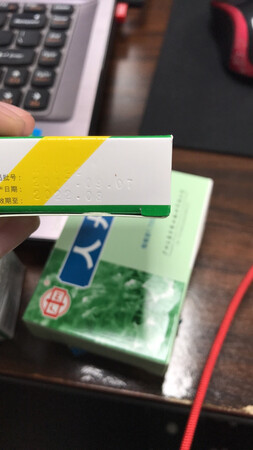 开票礼品袋还开进去的 我都不知道买这个东西有礼品袋 还开票 真服了 药品都是17年 18年生产的存货 以后不会买了