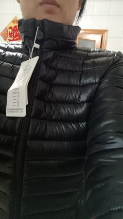 收到衣服了，质量很好，很喜欢，衣服属于轻薄型的！很满意
