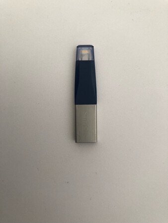 很小巧，携带方便，连接手机很便捷，就是使用过程中会发热