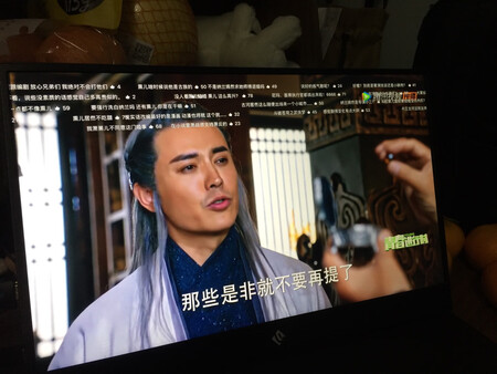 纠结了好多天买下的一个便携显示器，色彩大小刚好合适，画面很清晰，值得购买，用来出差拓展，甚好！