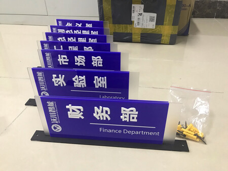 沟通顺畅，快递收货，材质很上档次，很满意