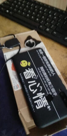 宝贝已收到很好看，大小很合适跟手机很吻合，开口位置很准确。拿在手里手感很不错，保护效果也很好，款式也好看。高大上的感觉，手感也很好。总之很喜欢。
