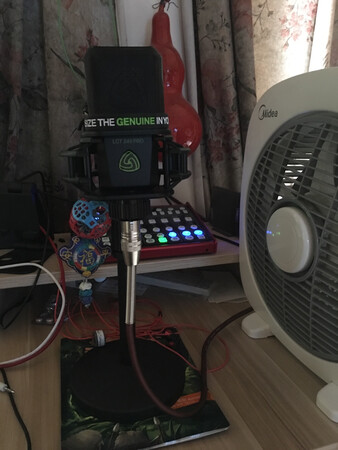 迪美优特卡农线比原装线好太多，线材结实柔软，颜色漂亮。金属接头做工精细，插拔容易但不松动。两端还有弹簧保护，接头处不易断裂和变形。音质超棒。好好好