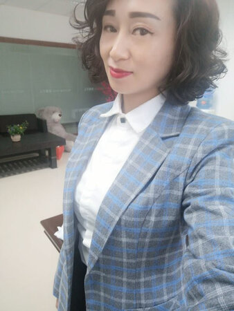 衣服质量很不错，第一次买小了，卖家很快给我换。服务很不错。值得推荐。