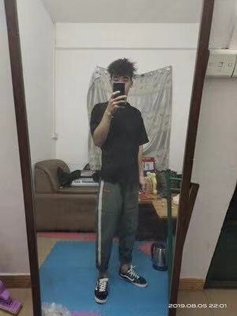 裤子收到，给弟弟买的，穿上还挺合身的。料子穿着也很舒服。很满意。