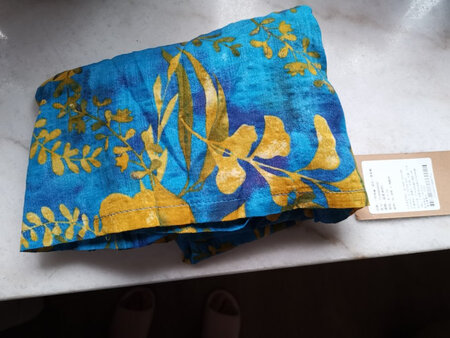裙子太薄了，掉色，图片上看着挺好，和实物有差距。