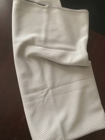 吸水性很好，平时跑步出汗干的很快，还软软的呢，用料很好，下次还会光顾。