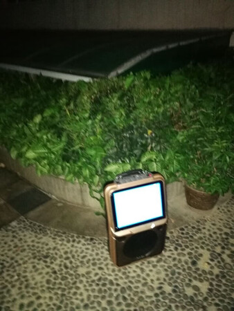 包装很好，不是很重，平时拉去户外也很方便，音质很好，卖家发货速度也快，很满意。屏幕也非常清晰。都很喜欢的些