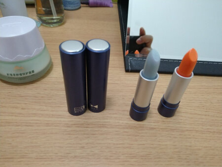 橙色的真的接受不了  完全没效果就算了  涂了看着很恶  ……
