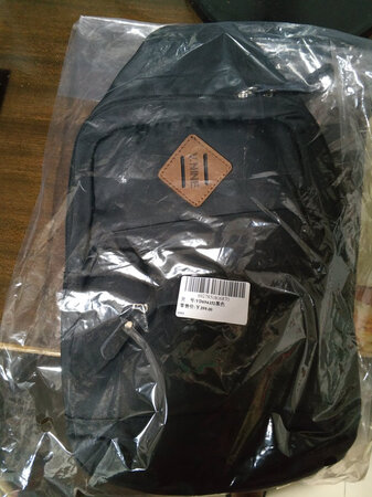 好轻薄啊，还以为捡到优惠，结果就一地摊货，失望。