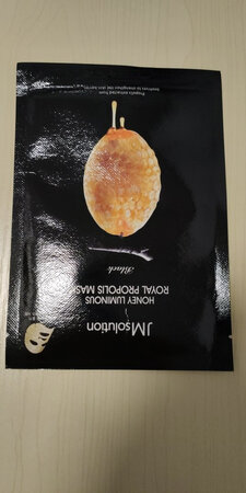 这款面膜真的不错，水分足，面膜薄，慢慢的蜂蜜味，有活动就屯吧，购物上京东，省时又轻松，京东质量有保证，物流快，值得购买