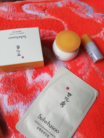收到啦，是正品，发货很快，都很好用，一如既往支持后和雪花秀，卖家贴心，还送了雪花秀的洁面