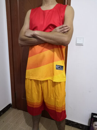 穿着很舒服，颜色我很喜欢，明天就去打球