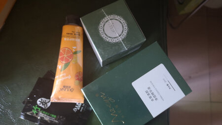 用着很凉爽感觉还可以值得?谢谢店家送的礼品
