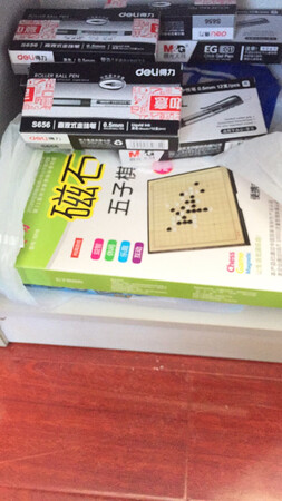 给孩子们暑期活动买的活动，棋类玩具，东西是有点贵的哈哈哈几十块钱了，但是拿过来东西的确蛮好的，一如既往的好用品，哈哈，这样有磁铁的不会遗失了，有的棋子遗失了就不能有玩的那些感觉了，哈哈哈