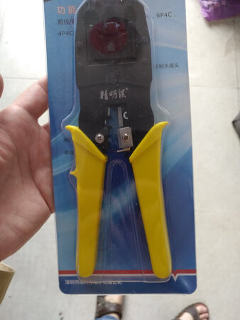 我是我们村第一个在网上上买东西的人，因为我们村子比较落后，大部分的人没有网购的条件，他们一般都是在村东头的小卖部购买。当听说我在网上买，整个村子都沸腾了。我骄傲的站在广播室，大声的宣告，这是我最满意的一次网购。请大家相信我，也相信京东。