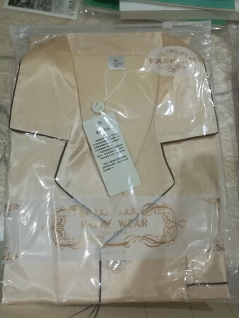 发货快递有力，穿着舒服大气。