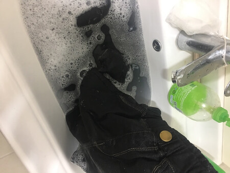 褪色严重而且买回来味道很刺鼻就跟~里买回来的床单一样刺鼻不值这个价钱本以为给孩子买条好一点的裤子信任京东商城里的东西以为京东里贵一点最起码能买到物超所值的最差的一次购物很不满意
