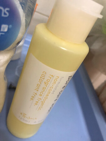 第二次购买了，非常好用的洗面乳，油皮洗完清爽不紧绷不假滑，感觉皮肤嫩嫩滑滑的很舒服！