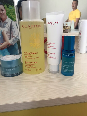 使用中。天气太干燥肌肤干燥，不妨试试看吧