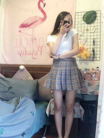 裙子质量很好，大小合适，穿着美美哒，物流很快，有需要还会再来