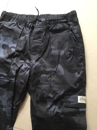 大小合身，面料舒服，图案时尚，总之是很满意的一条裤子，值得购买。