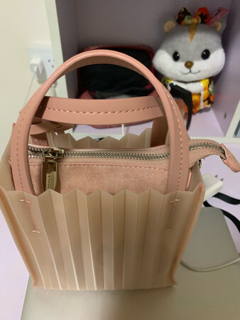 超级好看，大小也很合适。很适合夏天背。