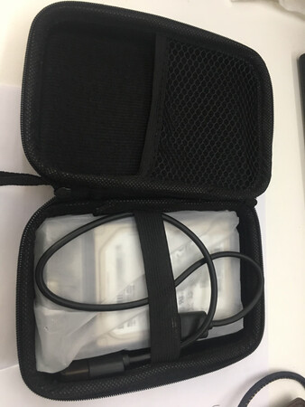 最近更新电子产品比较频繁，换下来一块HDD，放在这个盒子里面刚好，还能放个充电线，无限耳机，甚至鼠标。。。。我反正放里面好多东西，