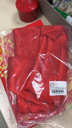 摸着还不错  顺滑  颜色也很鲜艳