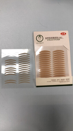 刚刚收到货，拆开看了一下，结果发现第二张双眼皮贴少了很多，不会再回购了