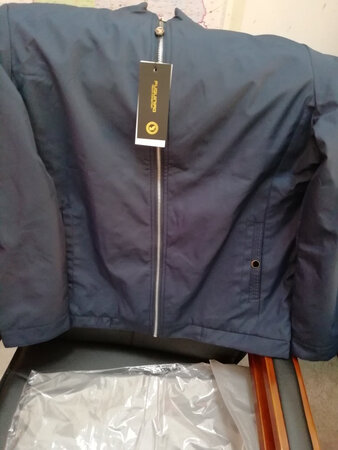 衣服收到了，质量很好，就是买大了一点