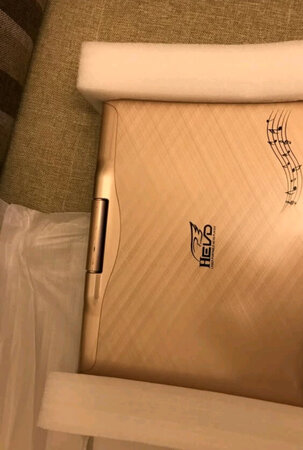 包装很好，物流很快，屏幕很清晰，外观好看，功能齐全，买的很满意，值得信赖。