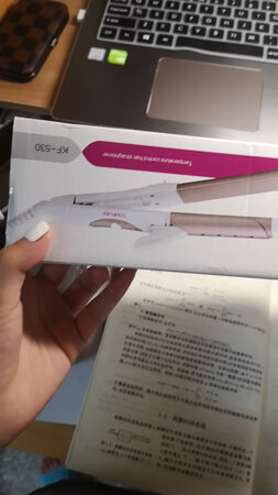 送的气垫梳子挺小的，和图上比例差不多，不过还是很满意的