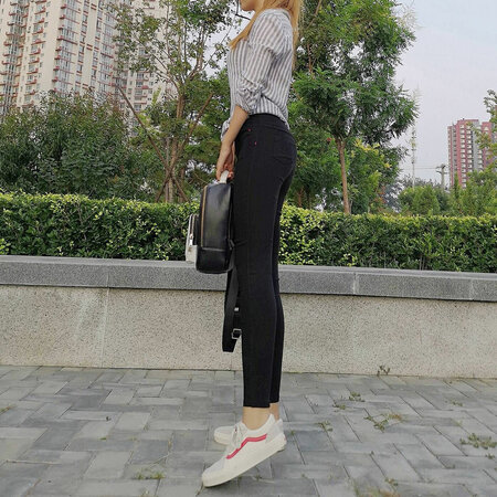 穿着很舒服，很贴身，快递很快，两天就到了，客服服务态度很好，很赞