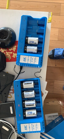 两个充电器，只有两个格子充电的