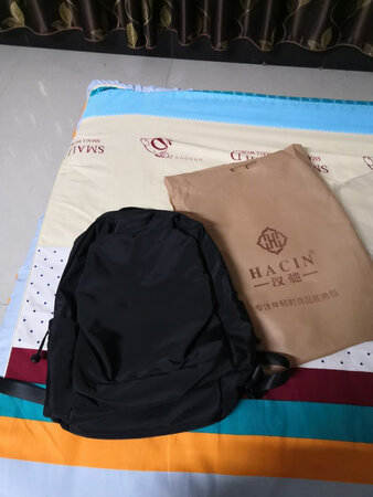 挺好的 刚刚收到 检查了一遍没看到损坏 物品描述一致 面料摸着舒服 是我喜欢的类型 赞?