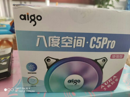 1散热效果：散热效果很不错，光线同步，风力强劲，安装在机箱内，散热效果可以，很满意，还送了一个遥控器，可以控制风扇的颜色，很满意1静音效果：一共安装了五块，声音很小，很满意，并不是太吵1安装方便：安装也很方便，螺丝直接安装就行，只是缺少了说明书，最后咨询了售后才知道，希望改进1外形外观：外观比较潮，总得也算支持国货，后面附带图片，具体的没有拍，给家里亲戚安装的，价格也合适，以后安装还会来的