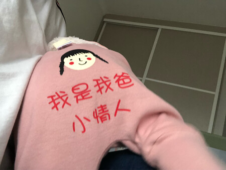 衣服摸着挺好的，软乎乎的，宝贝穿上很好看，很喜欢，总是在京东买东西，每次评价晒单需要好多时间啊，太信赖京东了哈哈