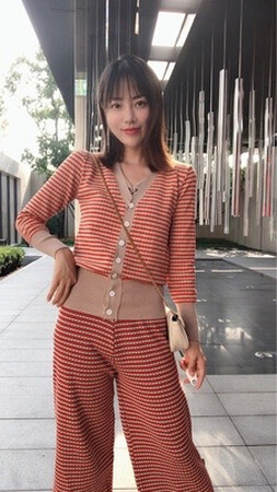 已经给圈粉了，三件套好划算，面料舒服，裤子很显腿长，穿上感觉很可以哦，现在这里昼夜温差大，外套背心脱上穿上刚刚好