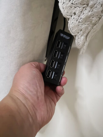 每个USB口都有一个开关，使用起来非常方便，做工也还可以，真是物有所值，这是第2次买了。
