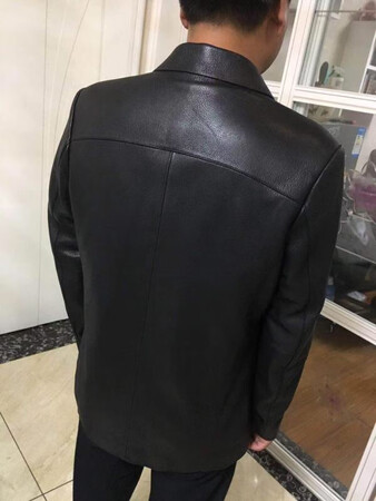 没想到这个山羊皮皮质这么好，手感柔软，上身效果棒棒哒，尺码也很合适，皮质也很柔软，很喜欢满意