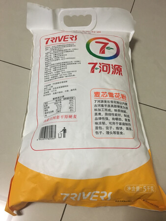 第二次购买了，面粉很细腻，味道不错，做出来的面食好吃?
