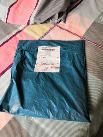 特意穿一段时间才评价，快递很快，大小合适，不掉色，也没起毛球，比较修身，跑步?健身穿很不错，一次愉快的购物。