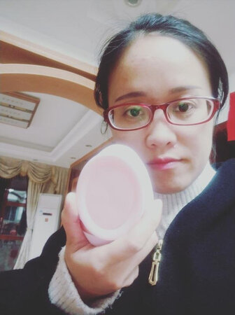 用了几次才来评论的，感觉比手洗的干净,洗完摸起来还挺滑的, 刚开始还以为是心理作用，然后手洗和洗脸仪洗对比了一下，早上用手洗完将化妆棉涂一点水在脸上擦拭一遍化妆棉上很脏，晚上用洗脸仪洗完也在脸上擦拭了一遍化妆棉还真的干干净净的，说明不是心里作用，但我角质层薄，不能天天用,一周两三次就好吧～