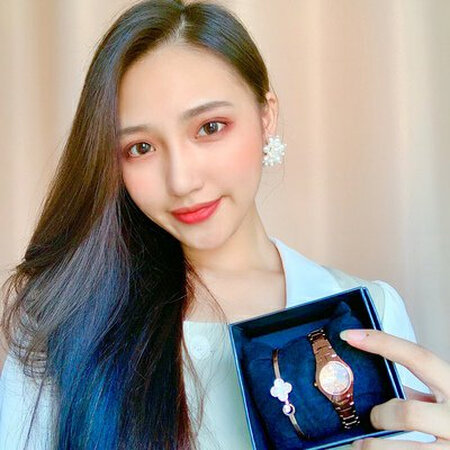 手表高雅大气，精致华美，简约不简单，款式耐看，做工优良，表带拆卸简单易懂。宝贝质量很不错，和想象中的一样。实物与描述相符，包装的也很好，谢谢店家