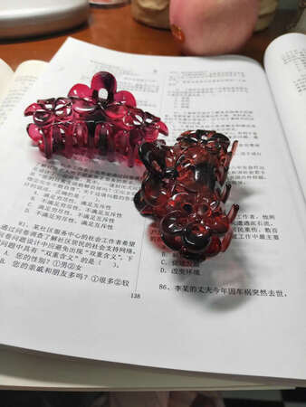 我很喜欢，从见到他第一眼开始，他走进教室坐在那里，还没有自我介绍，就是我喜欢的类型，后来幽默的风格和成熟稳定的气质我很欣赏，没想到孙萍和他认识，还要把我介绍给他，不知道是不是天意，我记着当时刚下课，孙萍和他约好，他回头看到我和孙萍站在那里等他，一起走向土大力。。。。。不知道是不是阴差阳错，但是我记着下午他讲了一个故事，一个女孩子搬不动石头，他就在旁边，这个时候就是需求帮助的时候！