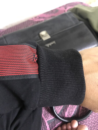 衣服的两只手都不一样长！做得太差了